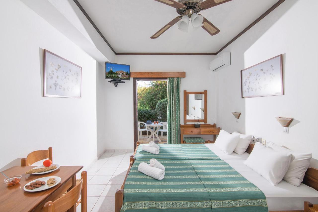 Iliostasi Beach Apartments ヘルソニソス エクステリア 写真