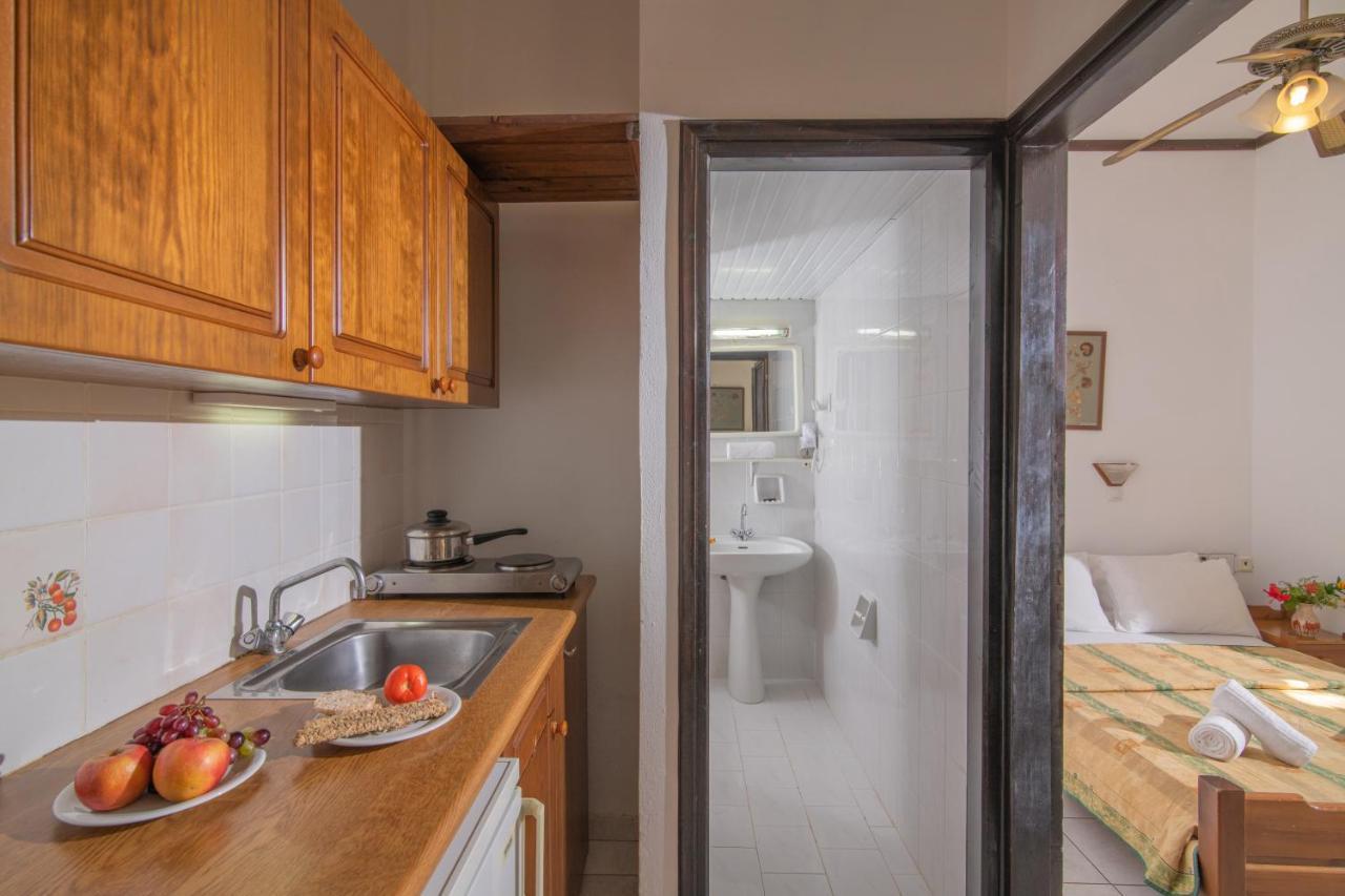 Iliostasi Beach Apartments ヘルソニソス エクステリア 写真
