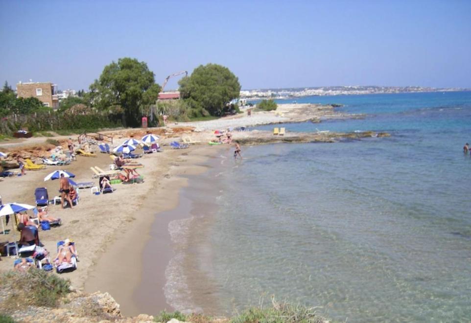 Iliostasi Beach Apartments ヘルソニソス エクステリア 写真