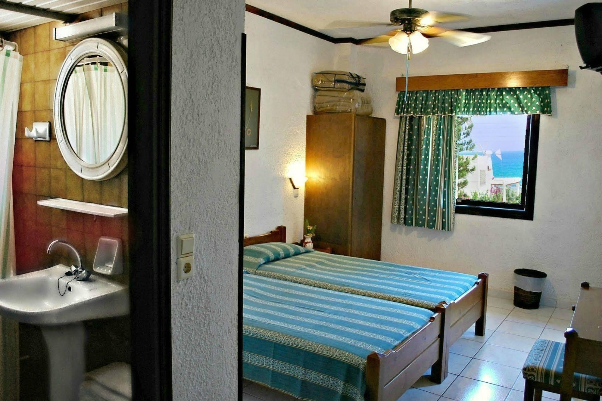 Iliostasi Beach Apartments ヘルソニソス エクステリア 写真