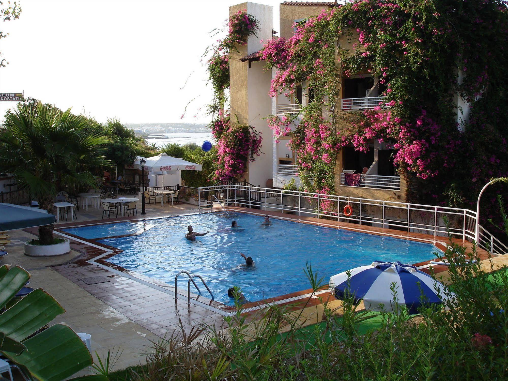 Iliostasi Beach Apartments ヘルソニソス エクステリア 写真