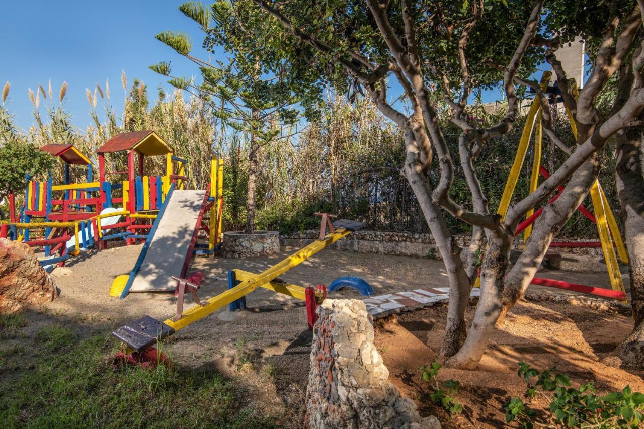 Iliostasi Beach Apartments ヘルソニソス エクステリア 写真