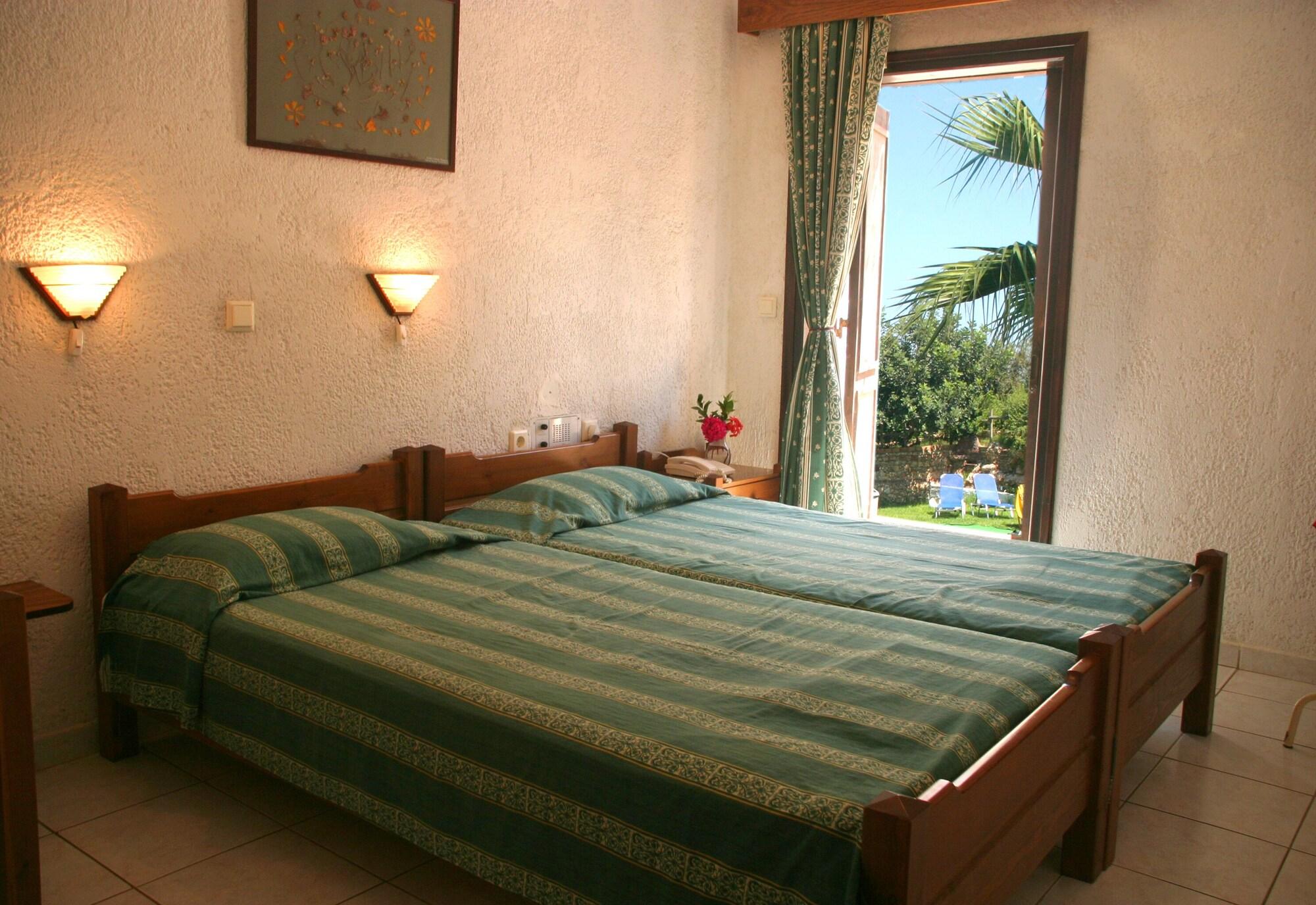 Iliostasi Beach Apartments ヘルソニソス エクステリア 写真