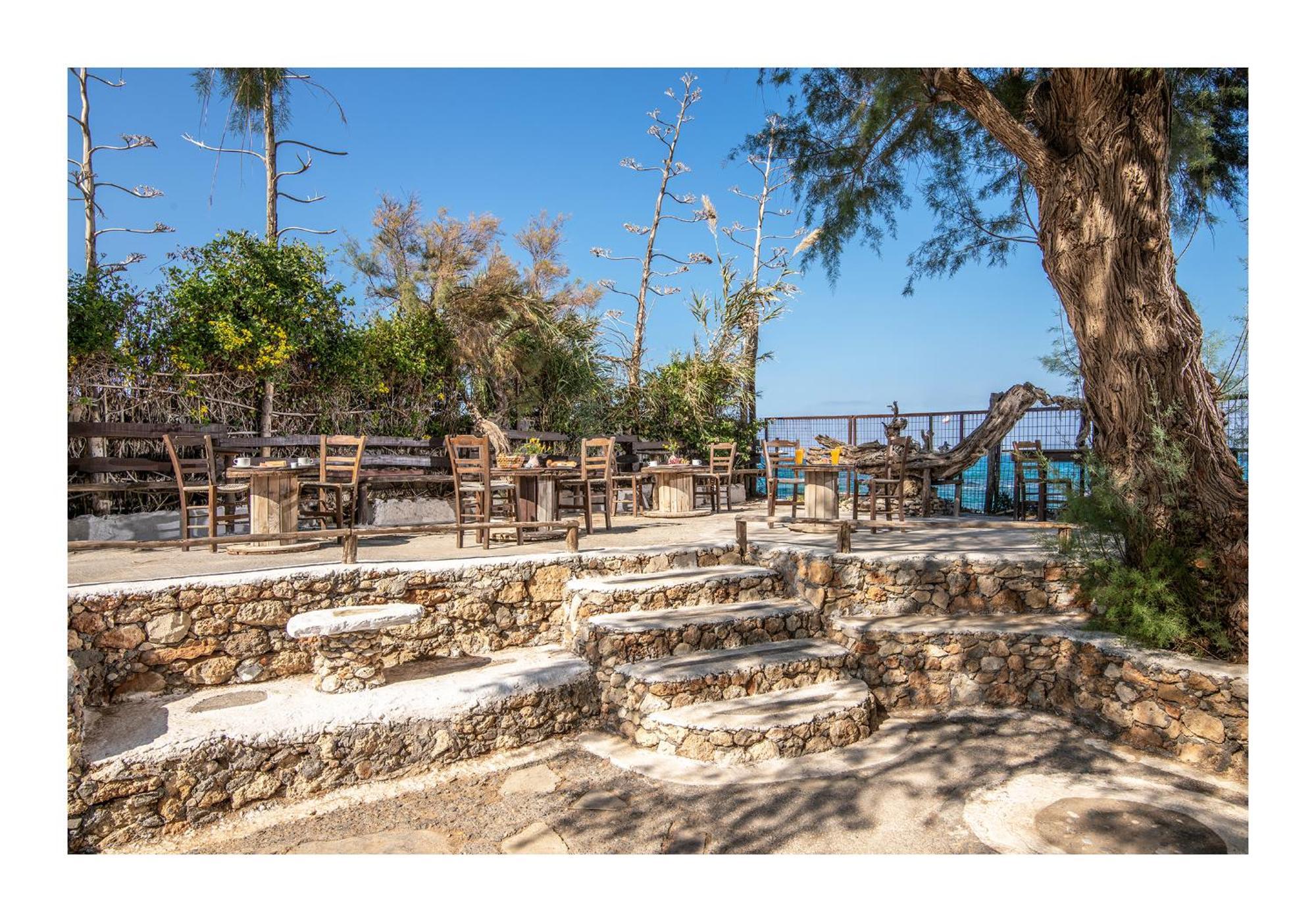 Iliostasi Beach Apartments ヘルソニソス エクステリア 写真