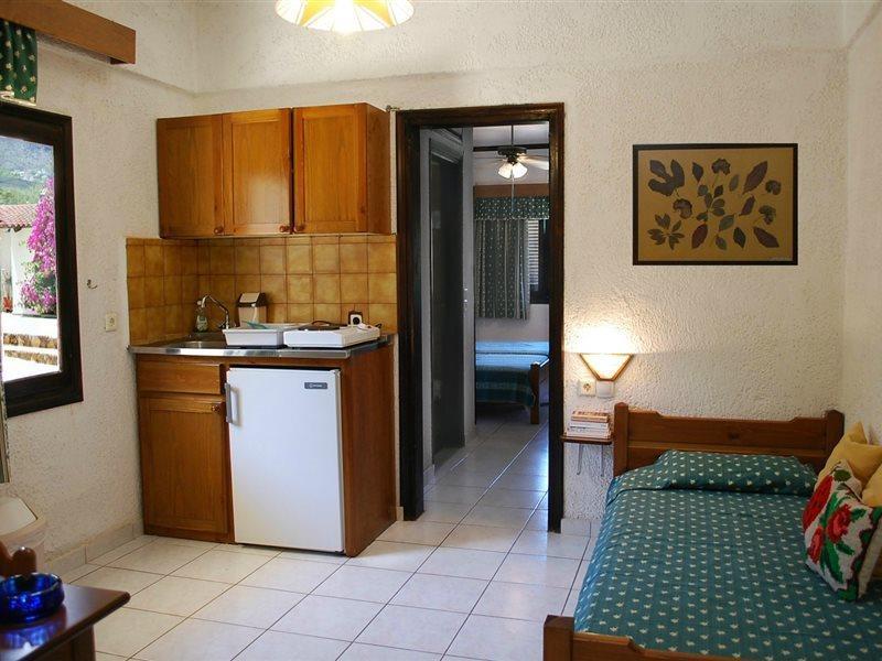 Iliostasi Beach Apartments ヘルソニソス エクステリア 写真